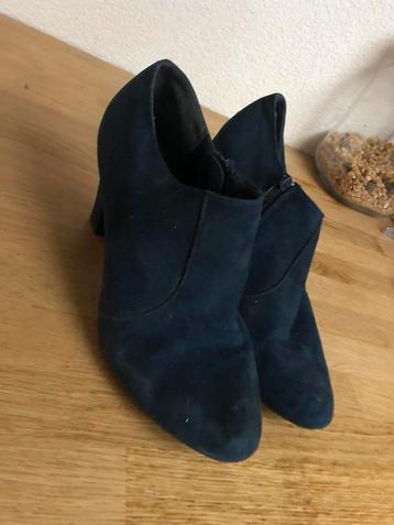 Schoenen met hak maat 40 beschikbaar voor biedingen