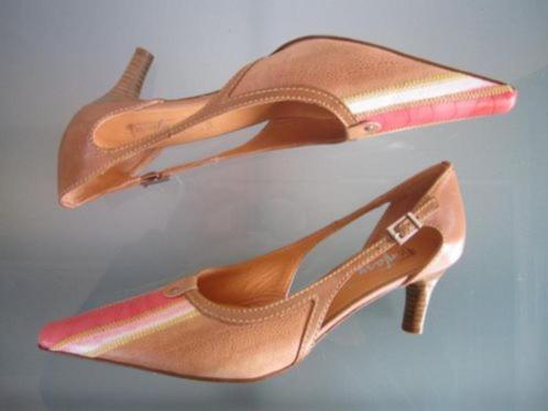 Gratis Verzenden | Fantasy nieuwe bruine beige pumps 40, Kleding | Dames, Schoenen, Nieuw, Pumps, Beige, Verzenden