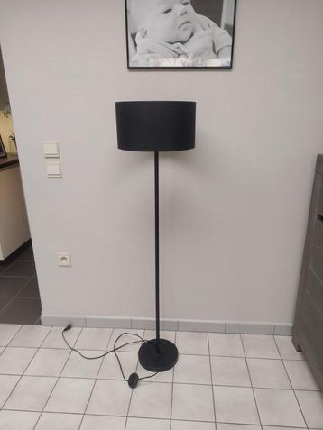 staande lamp beschikbaar voor biedingen