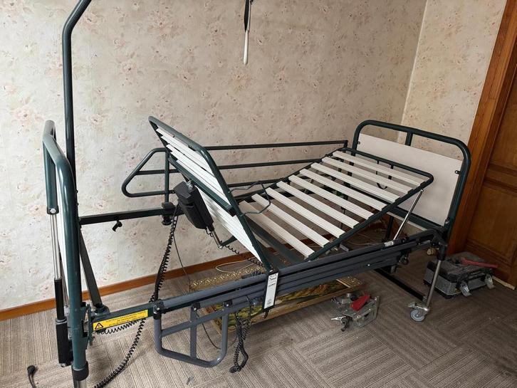Elektrisch hoog-laag zorgbed, Huis en Inrichting, Slaapkamer | Bedden, Zo goed als nieuw, Eenpersoons, Zwart, Ophalen