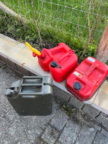 Jerrycan-en  yzer 20liter en 5 liter beschikbaar voor biedingen