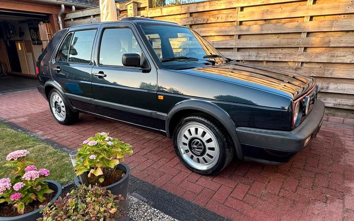 VW Golf GL 1.8 90pk automaat 5 deurs 2 j apk 1986 oldtimer., Auto's, Volkswagen, Particulier, Golf, Bluetooth, Centrale vergrendeling