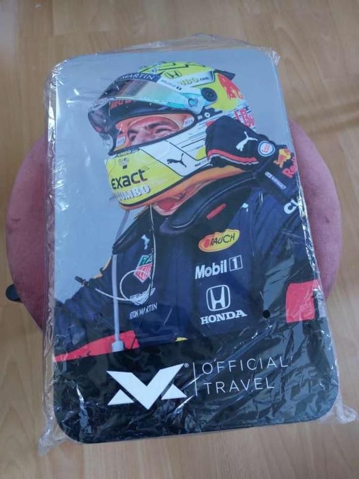 Max Verstappen Travel Box Oostenrijk (nieuw in seal), Verzamelen, Blikken, Nieuw, Overige, Overige merken, Ophalen of Verzenden