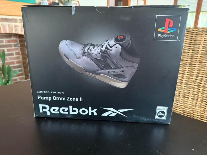 Reebok Pump Omni Zone II PlayStation 30th Anniversary, Kleding | Heren, Schoenen, Nieuw, Sneakers, Overige kleuren, Ophalen of Verzenden