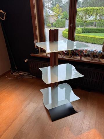 Design etalagerek, houten voet, glazen schabben beschikbaar voor biedingen