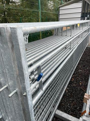 Barrière de ferme en 4m galvanisée demi grillagée beschikbaar voor biedingen