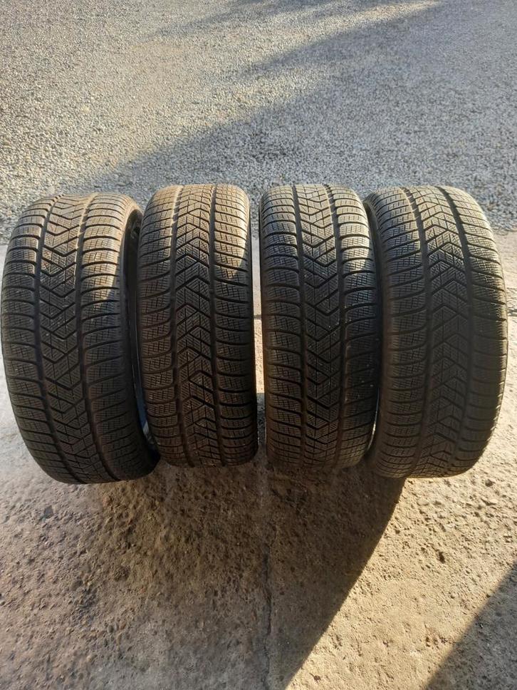 Pneus d'hiver Pirelli 4x 235/50R20 Scorpion, Autos : Pièces & Accessoires, Pneus & Jantes, Pneu(s), Pneus hiver, 20 pouces, 235 mm