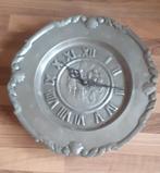 Tinnen klok en borden, Enlèvement