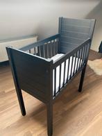 Wieg/babybed 40X80 zwart, Kinderen en Baby's, Babywiegjes en Ledikanten, Ophalen, Zo goed als nieuw, Ledikant