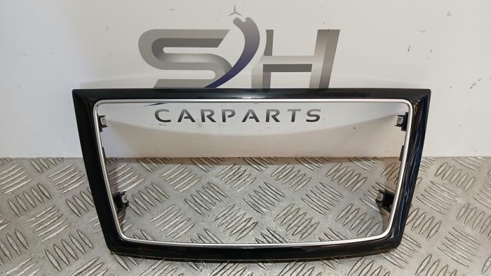 Radio omlijsting van een Mercedes GLE, Auto-onderdelen, Dashboard en Schakelaars, Mercedes-Benz, Gebruikt, 3 maanden garantie