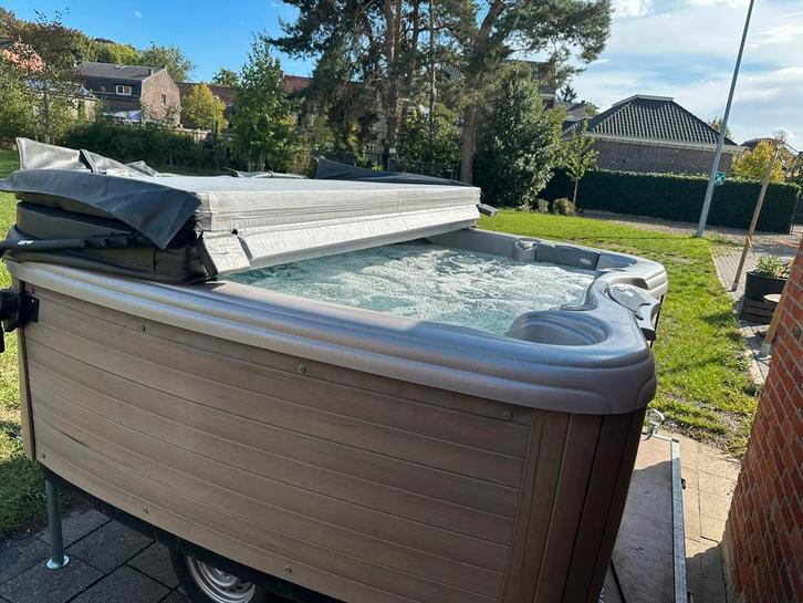 Jacuzzi 6 personen, Tuin en Terras, Bubbelbaden en Hottubs, Gebruikt, Vast, Trap, Ophalen
