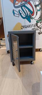 Nachtkastje, Huis en Inrichting, Ophalen, Gebruikt, Minder dan 45 cm, Metaal of Aluminium