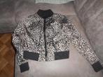 jas 2 kanten draagbaar maat 134 - 140, Kinderen en Baby's, Kinderkleding | Maat 134, Ophalen of Verzenden, Zo goed als nieuw, Meisje