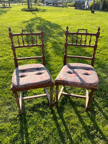6 Antieke stoelen beschikbaar voor biedingen