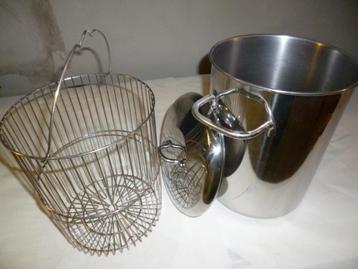 Inox kookpot met kookmand en deksel. beschikbaar voor biedingen