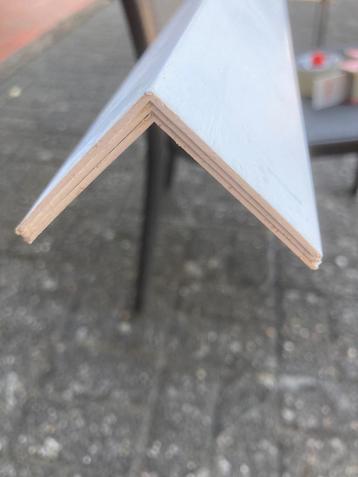 Hoekprofiel kunststof wit 50x50 mm 260 cm  3 stuks beschikbaar voor biedingen