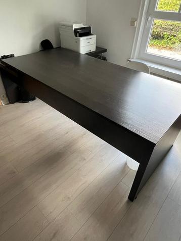 Grand bureau professionnel  beschikbaar voor biedingen