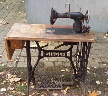 Antieke Singer-naaimachine! Retro inrichting  beschikbaar voor biedingen