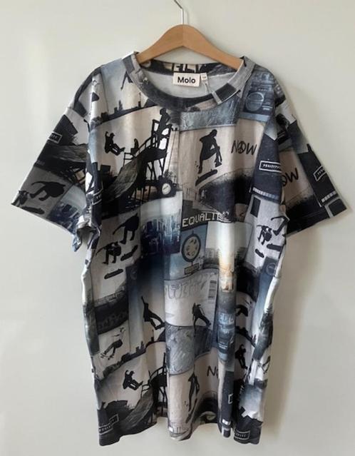 MOLO blauwgrijs T-shirt met skaters (maat 164), Kinderen en Baby's, Kinderkleding | Maat 164, Gebruikt, Jongen, Shirt of Longsleeve