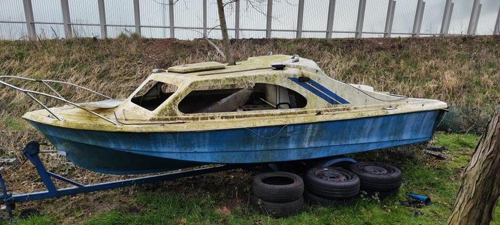 Plezierbootje op te knappen zonder motor, Watersport en Boten, Sloepen, Gebruikt, 3 tot 6 meter, Geen motor, Polyester, Ophalen