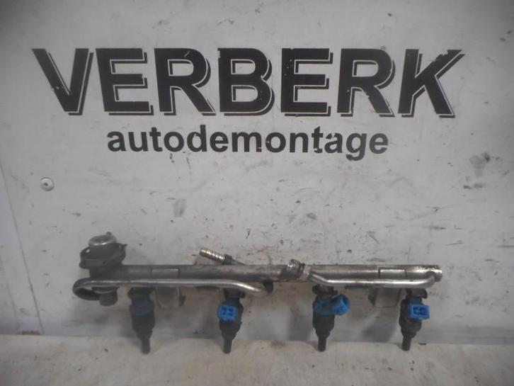 INJECTIEGALERIJ Volkswagen Passat (3B2) (058133521b), Auto-onderdelen, Brandstofsystemen, Volkswagen, Gebruikt