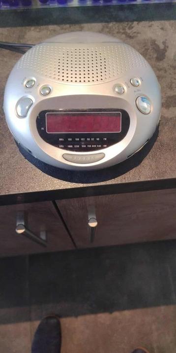 RADIO REVEIL beschikbaar voor biedingen