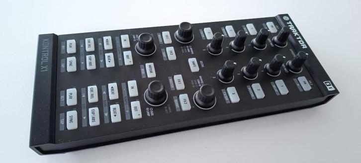 Traktor X1 – portable USB DJ controller (nieuwstaat), Muziek en Instrumenten, Dj-sets en Draaitafels, Zo goed als nieuw, Dj-set