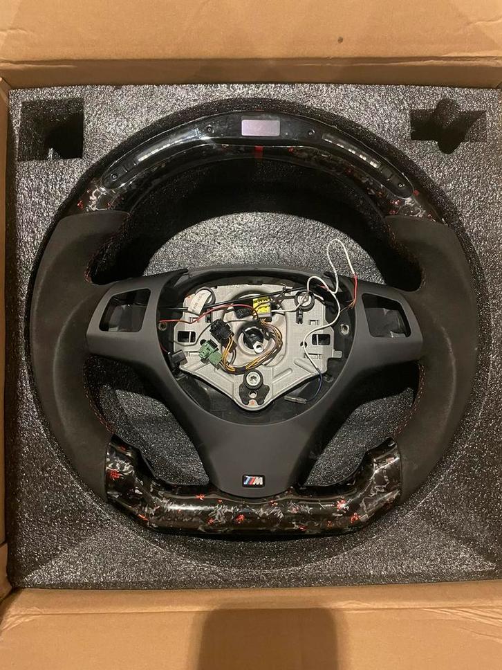 Bmw forged carbon led stuur, E81 E82 E87 E88 E90 E91 E92 E93, Autos : Pièces & Accessoires, Commande, BMW, Utilisé, Enlèvement ou Envoi