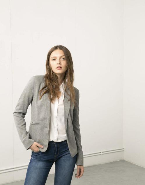 Grijze blazer van Bershka - Maat small, Kleding | Dames, Jasjes, Kostuums en Pakken, Grijs, Ophalen of Verzenden