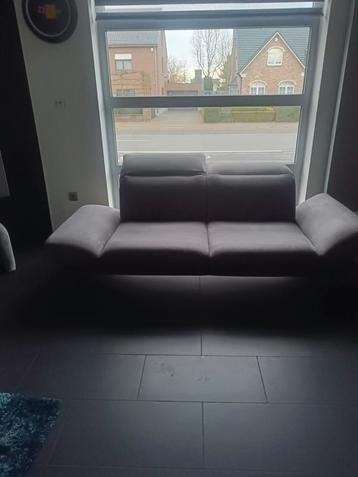 Strakke sofa velours grijs beschikbaar voor biedingen