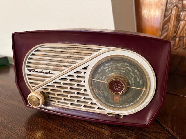 Vintage Radiola radio bakeliet, Radiolo, Antiek en Kunst, Antiek | Tv's en Audio, Ophalen