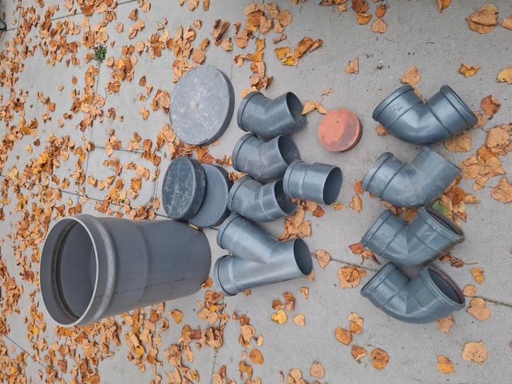 Verschillende kopppelstukken/ophoogstukken PVC buizen, Doe-het-zelf en Bouw, Buizen en Afvoer, Zo goed als nieuw, Bochten, PVC