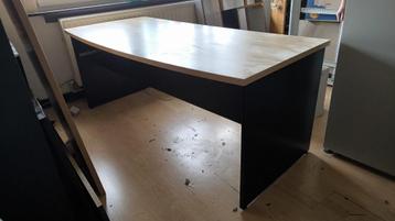 2 identieke professionele bureeltafels voor €25 samen! beschikbaar voor biedingen