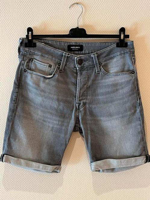 Korte jeansbroek Jack & Jones maat S, Kleding | Heren, Spijkerbroeken en Jeans, Zo goed als nieuw, Grijs, Ophalen of Verzenden