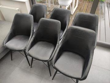 6 stoelen gratis mee te nemen.  beschikbaar voor biedingen