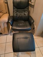 Mooie relaxstoel in zwart leder met voetenbankje, Huis en Inrichting, Fauteuils, Ophalen, Zo goed als nieuw