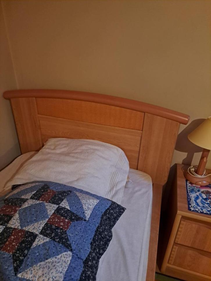 Lit enfant/ado avec table de chevet, Maison & Meubles, Chambre à coucher | Lits, Comme neuf, Une personne, 90 cm, 200 cm, Bois