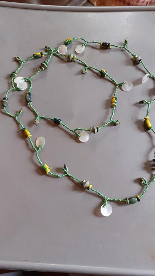 Très long collier sautoir à placer de différentes façons, Handtassen en Accessoires, Kettingen, Zo goed als nieuw, Kunststof, Ophalen of Verzenden
