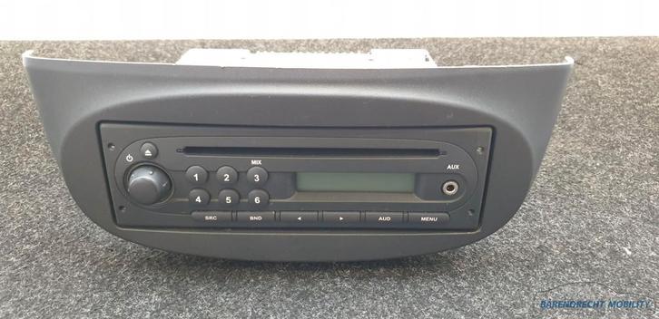 Radio CD speler aux Renault Twingo Trafic II 2 8200843548 or, Auto-onderdelen, Elektronica en Kabels, Renault, Gebruikt