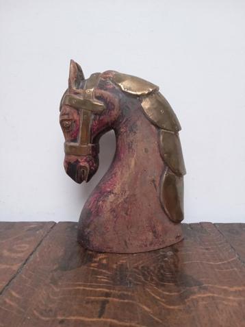 Jolie tête de cheval en bois décorée de pièces en laiton. beschikbaar voor biedingen