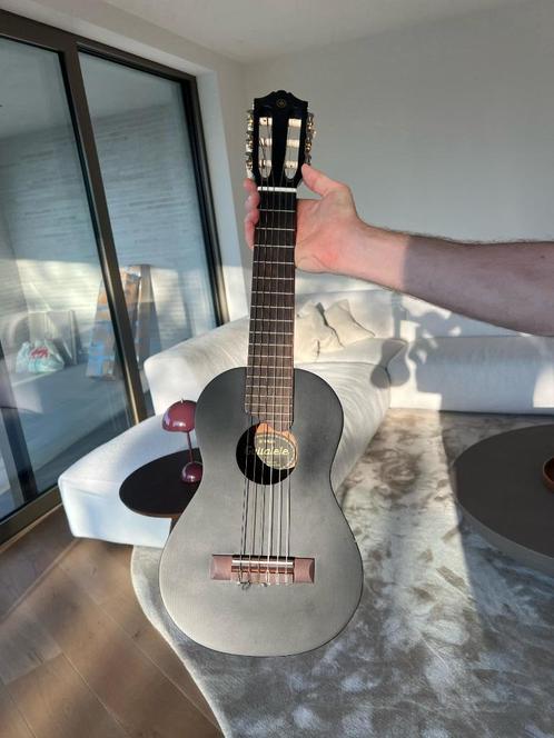 Yamaha Guitalele – Zwart – 6 snarig, Muziek en Instrumenten, Snaarinstrumenten | Gitaren | Akoestisch, Zo goed als nieuw, Overige typen