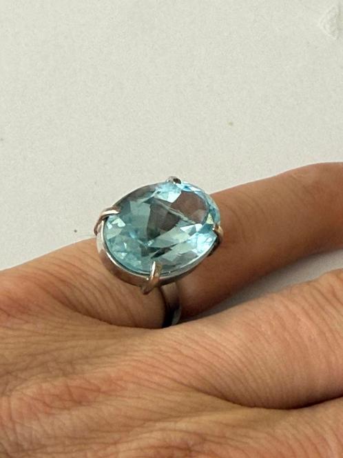 Bague femme or blanc 18 carats topaze bleue naturelle swiss, Handtassen en Accessoires, Ringen, Zo goed als nieuw, Dame of Heer