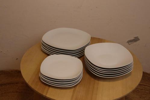 Witte Servies Set – Eenvoudige Elegantie, Huis en Inrichting, Keuken | Servies, Bord(en), Keramiek, Ophalen