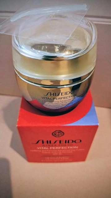 SHISEIDO Vital perfection Uplifting and Firming Advanced  beschikbaar voor biedingen