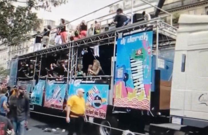 Podium trailer City Parade /LoveParade/Technoparade, TV, Hi-fi & Vidéo, Appareils professionnels, Utilisé, Audio, Enlèvement