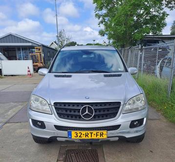 Mercedes ML-Klasse 3.5 V6 Benzine 2005 Sloopvoertuig V16077 beschikbaar voor biedingen