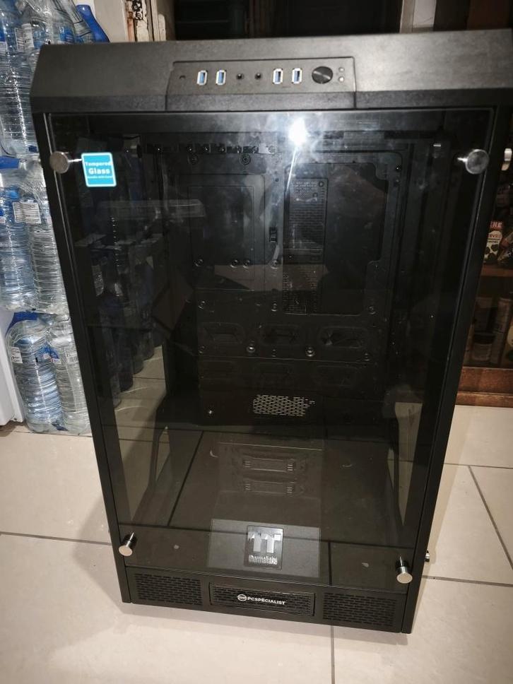 Thermaltake the tower 900, Computers en Software, Computerbehuizingen, Zo goed als nieuw, Ophalen