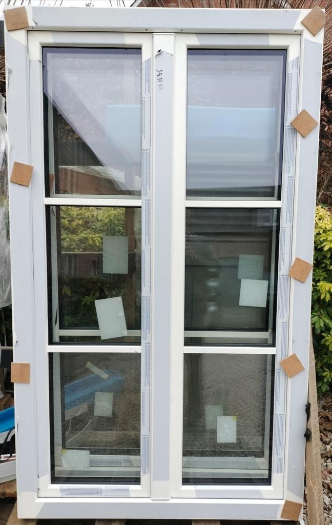 Nieuw dubbel opendraaiend PVC raam met drievoudig glas, Doe-het-zelf en Bouw, Raamkozijnen en Schuifdeuren, Nieuw, Ophalen of Verzenden