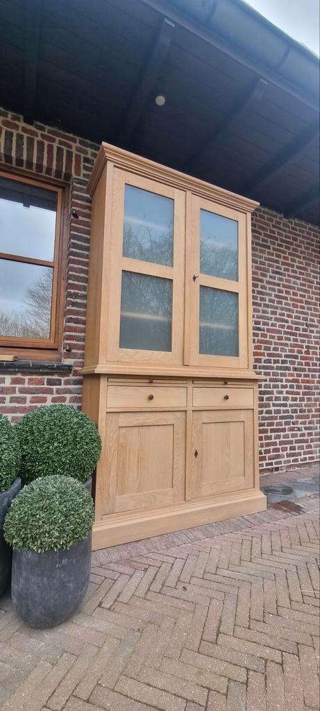 Eiken buffetkast/vitrinekast GRATIS LEVERING/EINDEJAARSACTIE, Huis en Inrichting, Kasten | Buffetkasten, Zo goed als nieuw, Glas