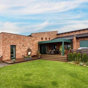 Gevelstenen bijou beschikbaar voor biedingen